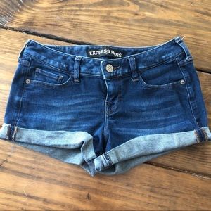 Express Ultimate Stretch Low Rise Shortie Size 2
